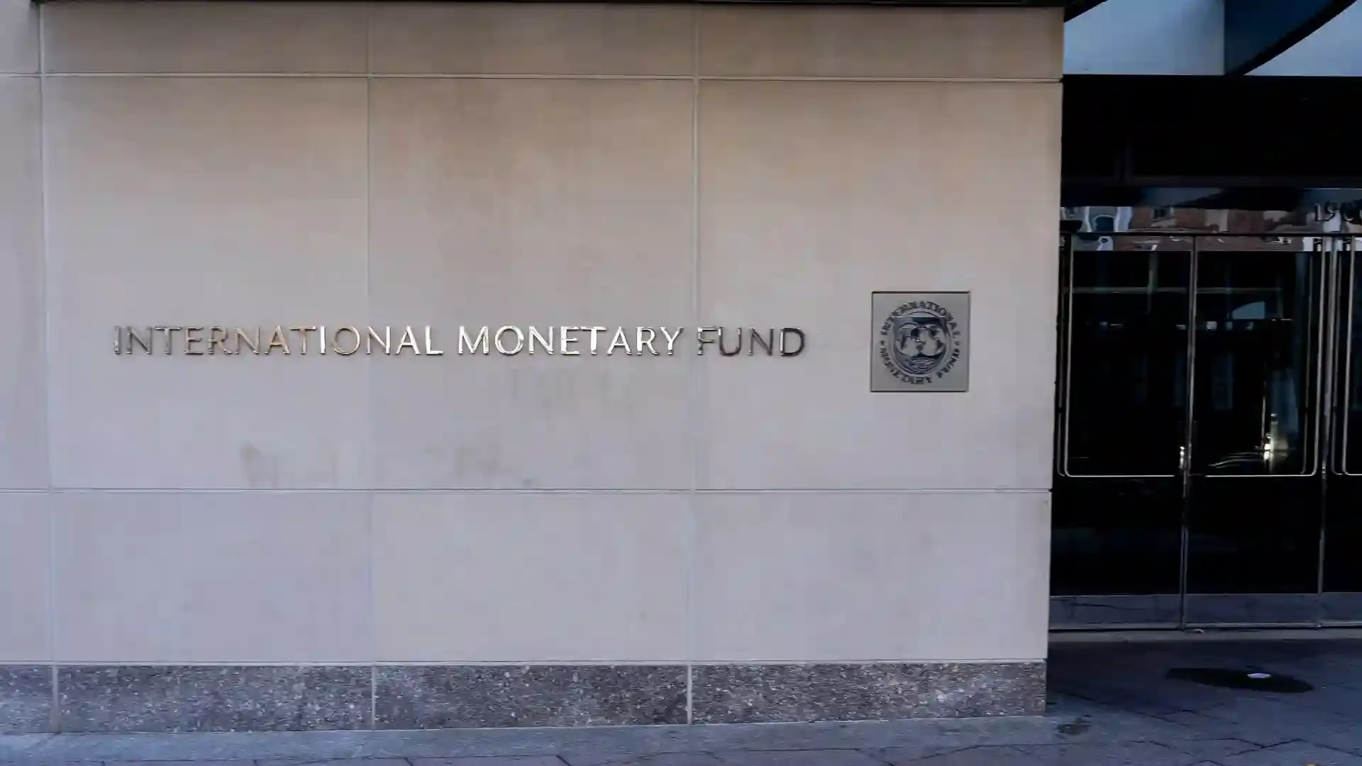 In new move in 2022, IMF raises weighting of dollar, yuan in Special Drawing Rights basket