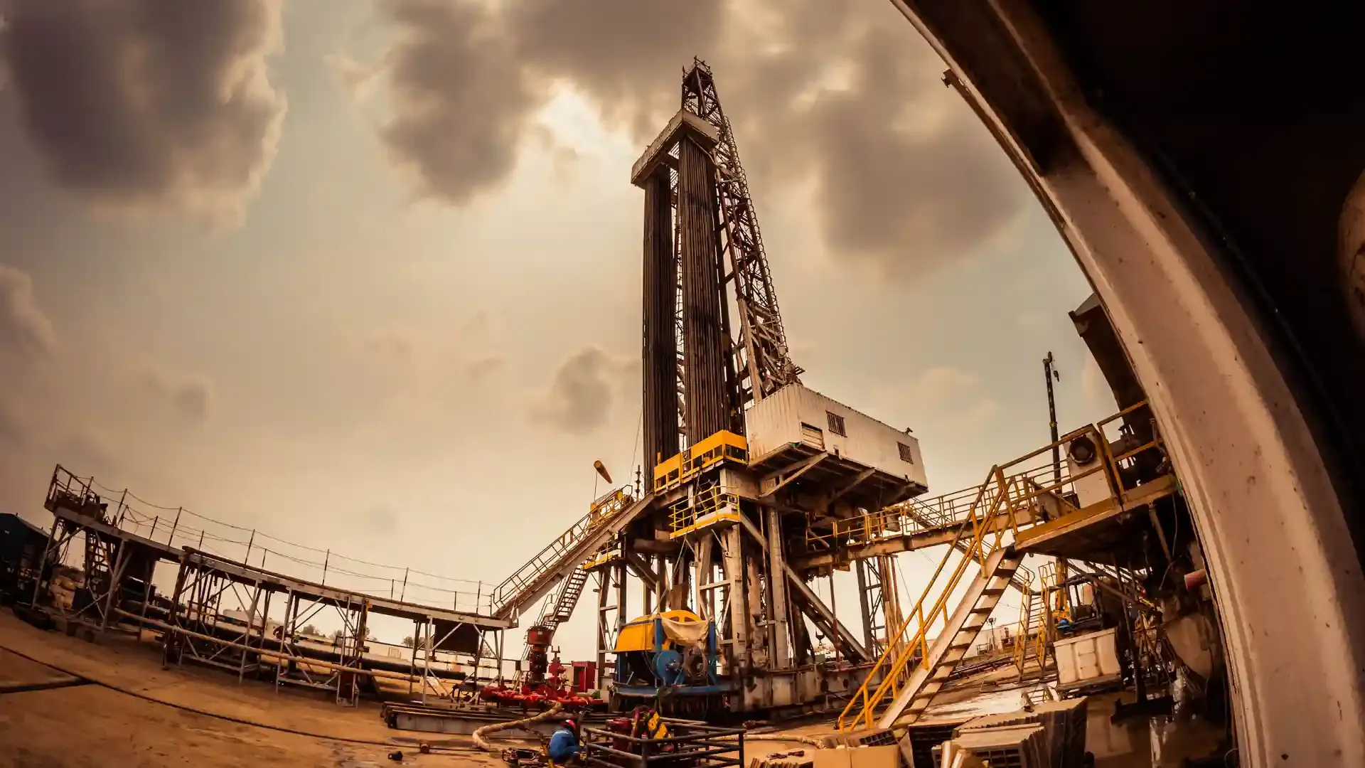 Oil Majors Pour Billions Into M&A To Defy Predictions Of Energy Experts