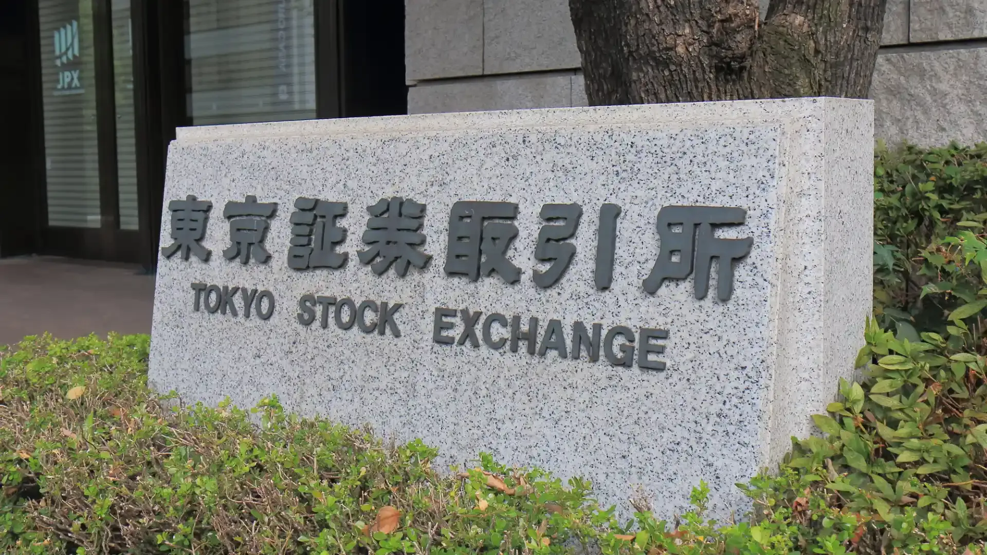 Japan’s Nikkei Index Breaks 39,000 Mark After 34 Years