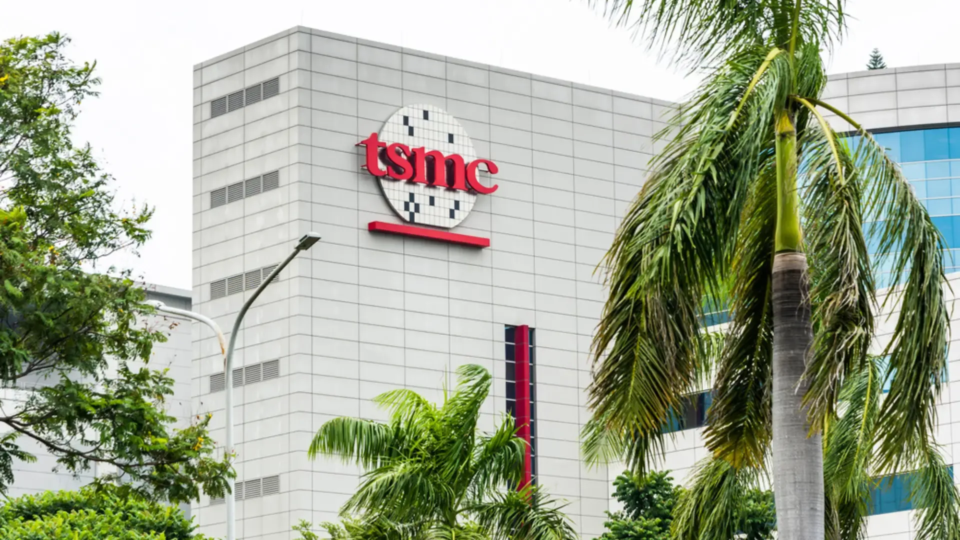 Taiwan Chip Giant TSMC Decides To Expand in Europe, Targets AI Chip Market