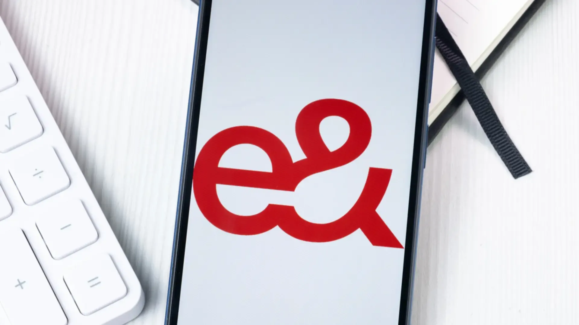 UAE’s e& Expands into Europe with €2.3 Billion PPF Telecom Acquisition