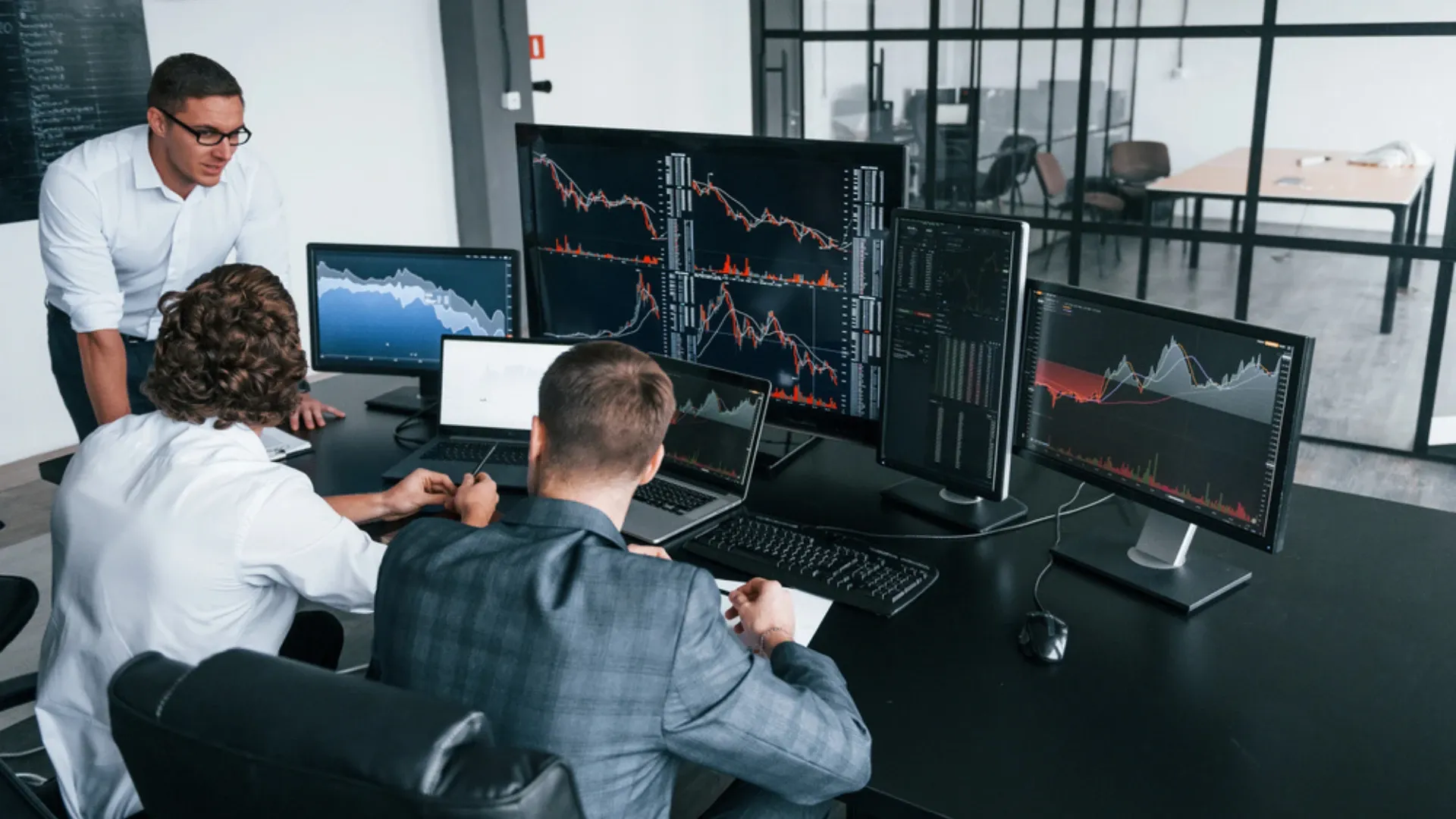Industrial Tech Boom: Data Centre Expansion and Nuclear Revival Reshape North America’s IPO Landscape