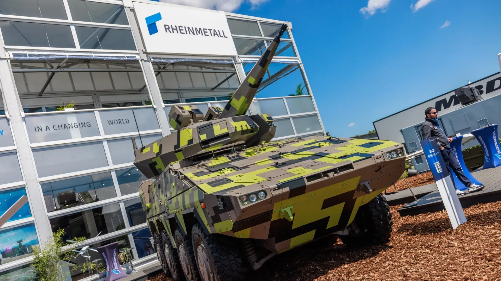 Leonardo, Rheinmetall Win €3.7 Billion Contracts for Italy’s Armoured Vehicle Revamp