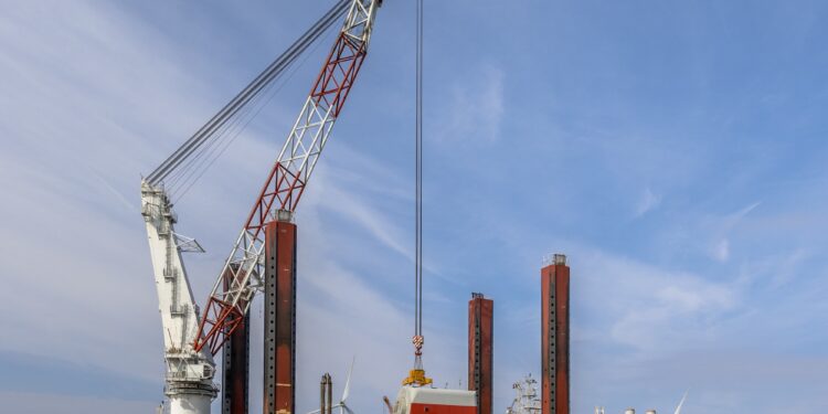 Offshore wind energy supply vessel