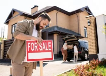 Placing For sale sign