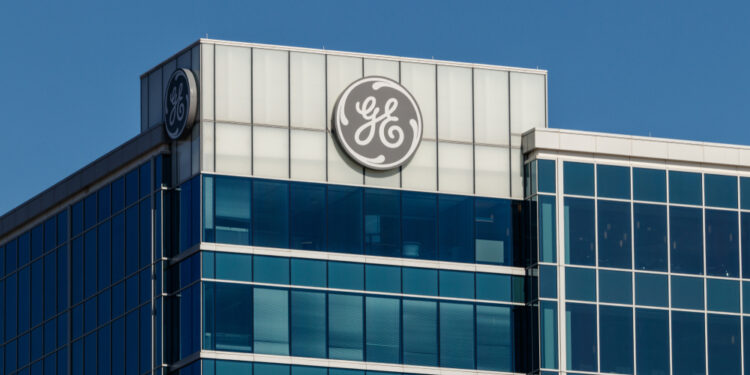 General Electric Close $30 Billion Deal with AerCap