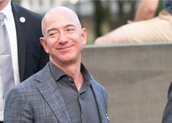 In a sprint method, Bezos sells over $2 billion in Amazon's stocks