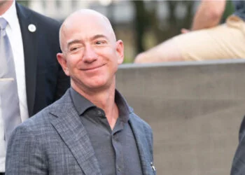 In a sprint method, Bezos sells over $2 billion in Amazon's stocks