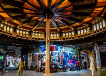 Shopping malls in Oman to accept only cashless transactions from 2022