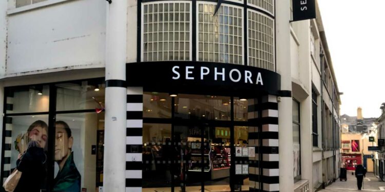 UK: Sephora acquires British cosmetic e-retailer, Feelunique, for GBP 132 million