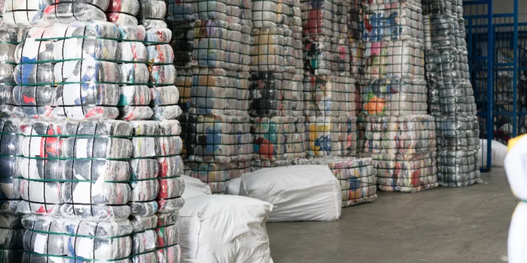 Saudi charitable organizations endorse Vision 2030 sustainability goals through recycled clothing