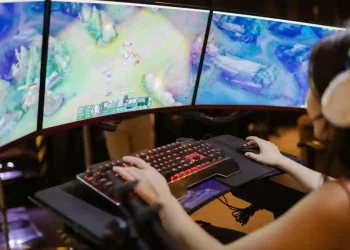 HER Galaxy launches in North American market, aims at women gamers in 2022
