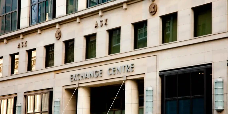 Australian stocks fall lower amidst worldwide sell-off; ASX 200 witnesses AUD 50 billion incineration