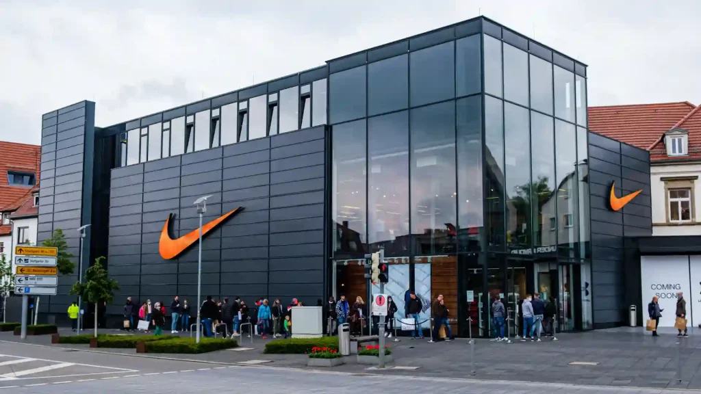 Tener un picnic carga Intrusión Nike revenue strikes as Europe demand dominates China sales slump in 2022