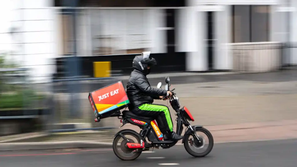 Valencia: Just Eat to omit hiring its delivery men by ETT in 2022