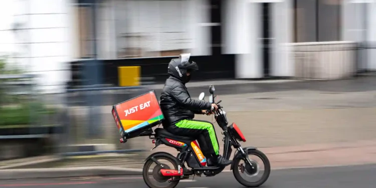 Valencia: Just Eat to omit hiring its delivery men by ETT in 2022