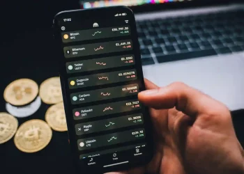 Crypto industry gripped by anxiety as Bitcoin wobbles near new USD20,000 level