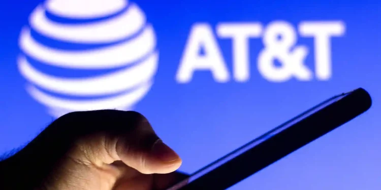 American Telephone and Telegraph(AT&T) is in talks with investors to bring around $15 billion in fiber optic network expansion