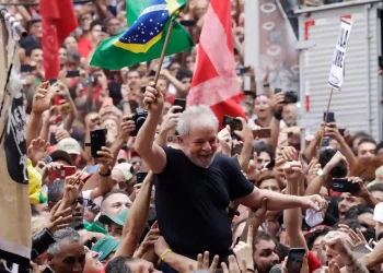 Lula da Silva wins the presidential election in Brazil defeating Bolsonaro, marking a remarkable return after 2010