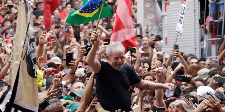 Lula da Silva wins the presidential election in Brazil defeating Bolsonaro, marking a remarkable return after 2010