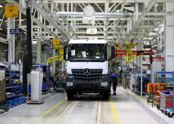 Mercedes-Benz and Microsoft work in partnership to make vehicle production more efficient, resilient, and sustainable