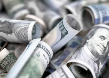 Dollar stabilizes as China Covid cases persist, inviting stricter curbs