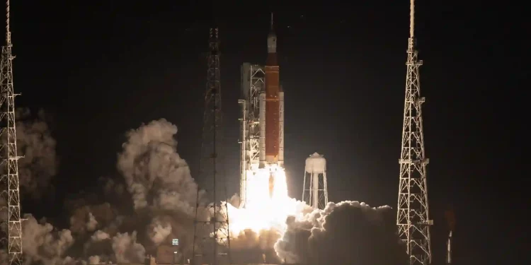 Artemis 1 soars up, igniting the dream of lunar exploration 50 years after Apollo (Photo Credit: NASA/Bill Ingalls)