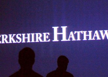 Berkshire Hathaway Operating Earnings Surges by 20%, Buybacks Total $1.1 Billion