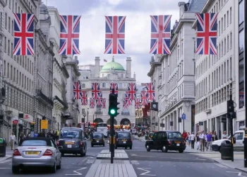 UK economy to shrink 0.4% in 2023 and faces the risk of a decade of lost growth without action, warns CBI