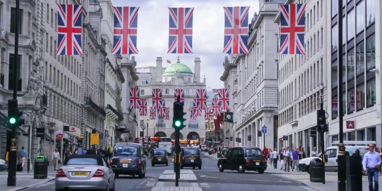 UK economy to shrink 0.4% in 2023 and faces the risk of a decade of lost growth without action, warns CBI