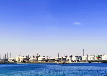 Oil storage tank