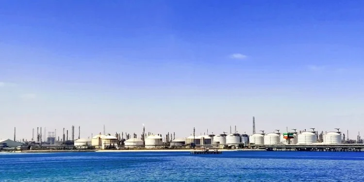 Oil storage tank