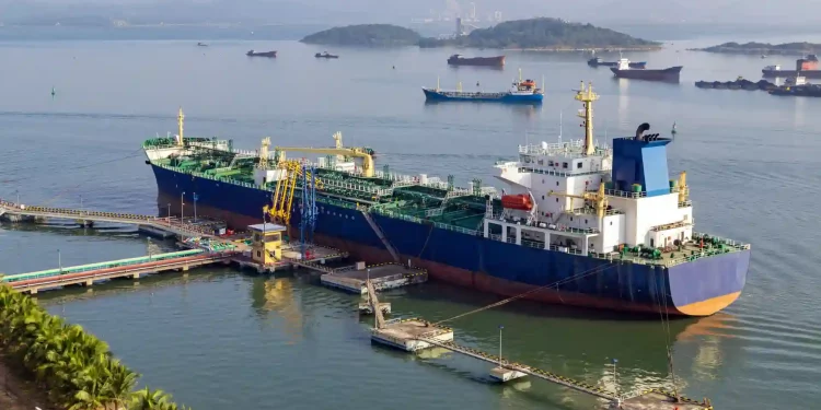 Despite sanctions, Russian oil exports touch new highs