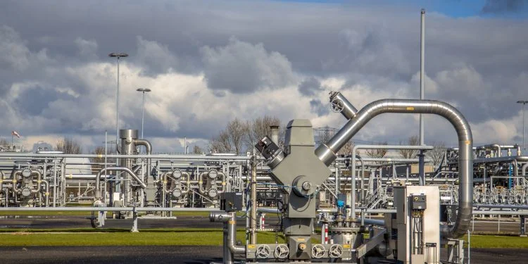 Al-Thani Mulls Improvement of Energy Cooperation With Germany