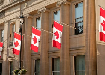 Canada's Resilience to Interest Rate Hikes: What's Behind the Strength?