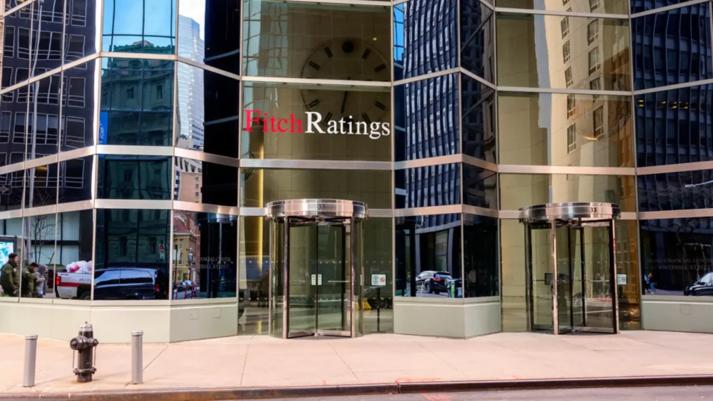US Credit Rating Downgraded by Fitch, Falls