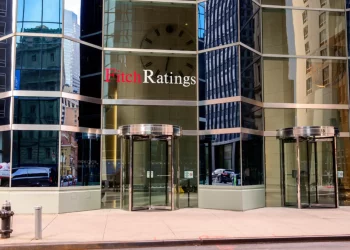 US Credit Rating Downgraded by Fitch, Falls