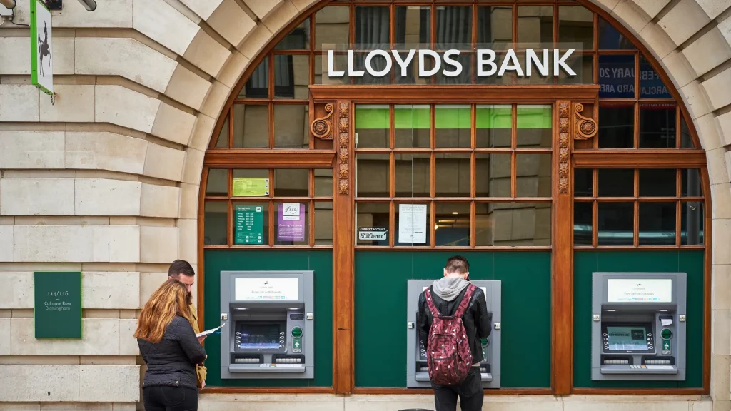 UK Banks Announce Closure of 36 More Branches