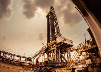 Oil Majors Pour Billions Into M&A To Defy Predictions Of Energy Experts