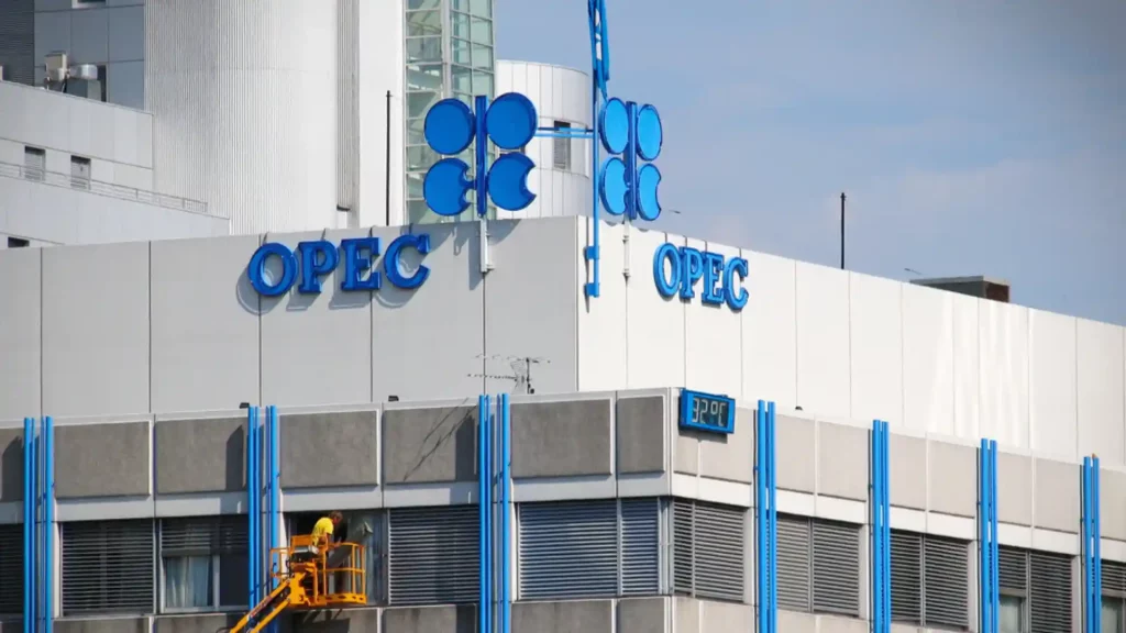 Russia Prefers to Keep Oil Output Unchanged Ahead of OPEC+ Meeting