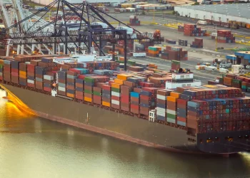 Major Firms Halt Red Sea Shipping, Global Trade Faces Disruption