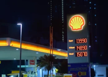 Vitol, CNOOC with Others Shortlisted for Shell’s Bukom Assets