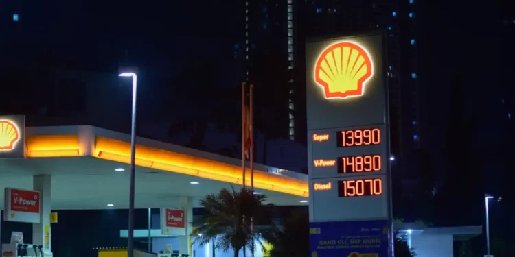 Vitol, CNOOC with Others Shortlisted for Shell’s Bukom Assets