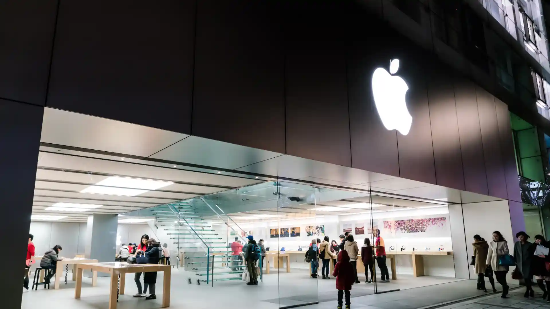 Apple’s value shrinks by $113 Billion amidst regulatory scrutiny