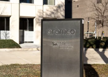 Saudi Arabia Plans to Raise Nearly $12 bn in Aramco Share Sale