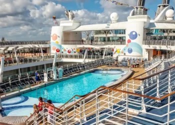 Giant Cruise Ship Lifts France's GDP by €1bn While German Economy Declines
