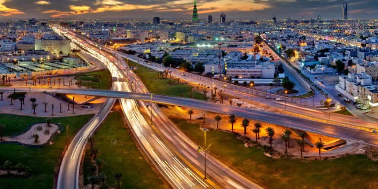 Saudi Arabia Plans $1 Trillion Investment in Non-Oil Sectors, Intends to Cut Down Oil Spending