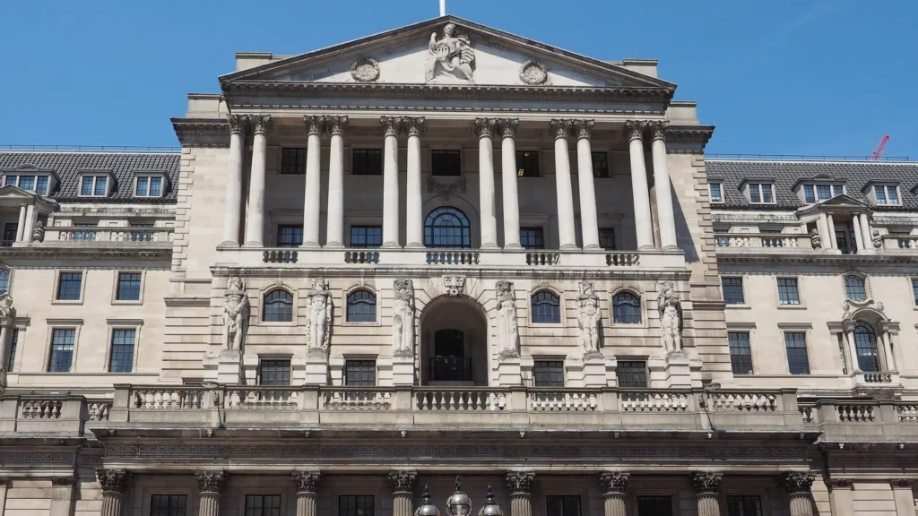 Bank of England Warns of Economic Stagnation, Approves Interest Rate Cuts