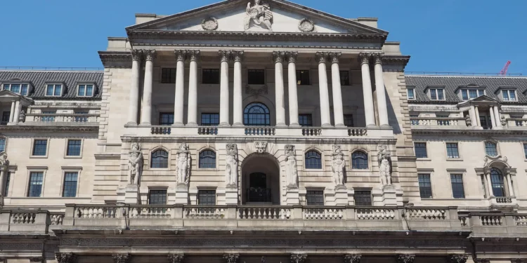 Bank of England Warns of Economic Stagnation, Approves Interest Rate Cuts