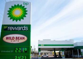 BP Eyes $10 Billion Castrol Divestment Under Elliott Pressure